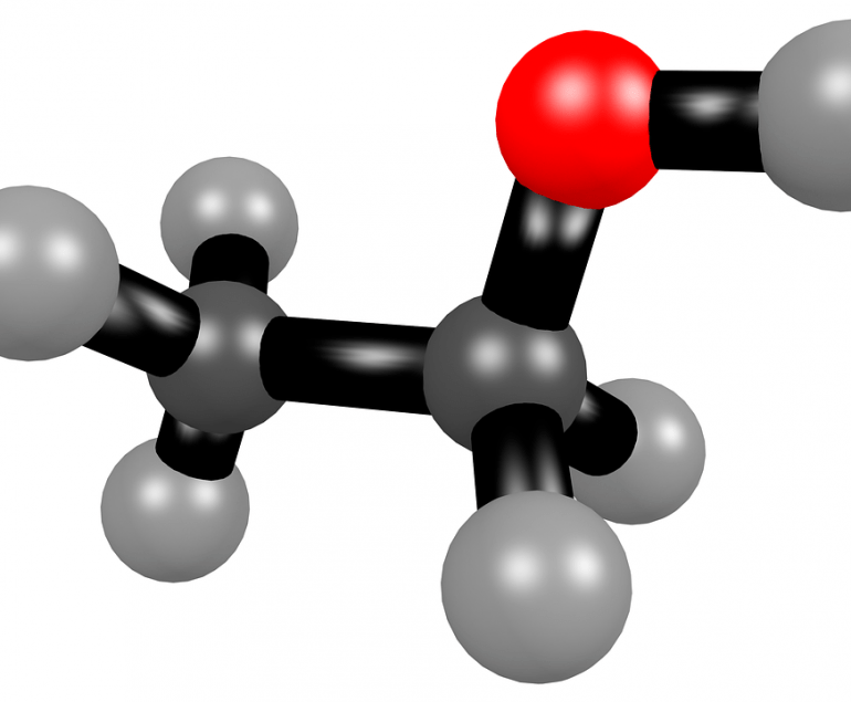 illustration of a gray and red molecule to explain ethanol for winterization vs. ethanol for extraction